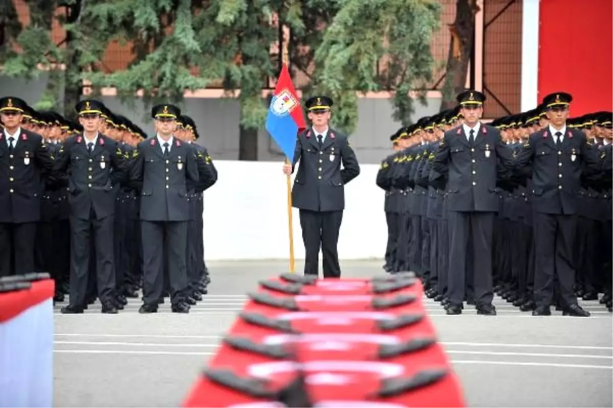 Astsubay adayı bin öğrenci yemin etti