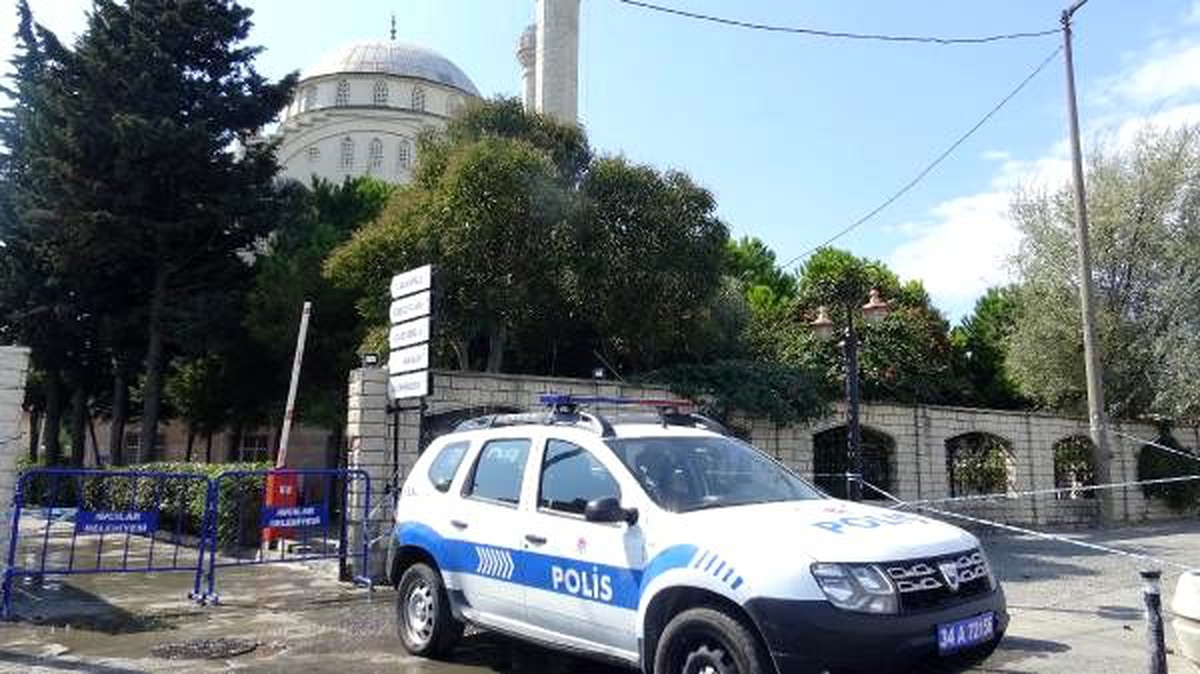 Avcılar\'da minaresi yıkılan cami mühürlendi