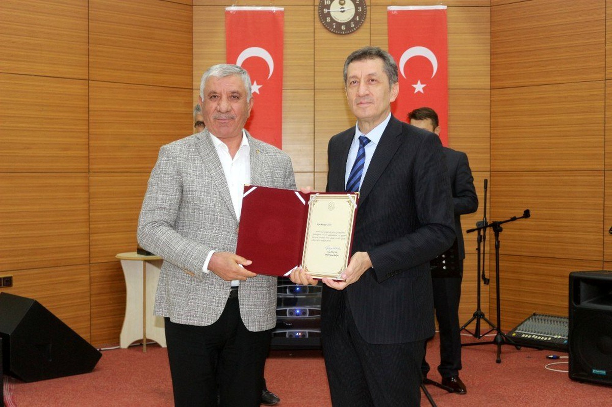 Bakan Selçuk\'tan eğitime destek verenlere teşekkür