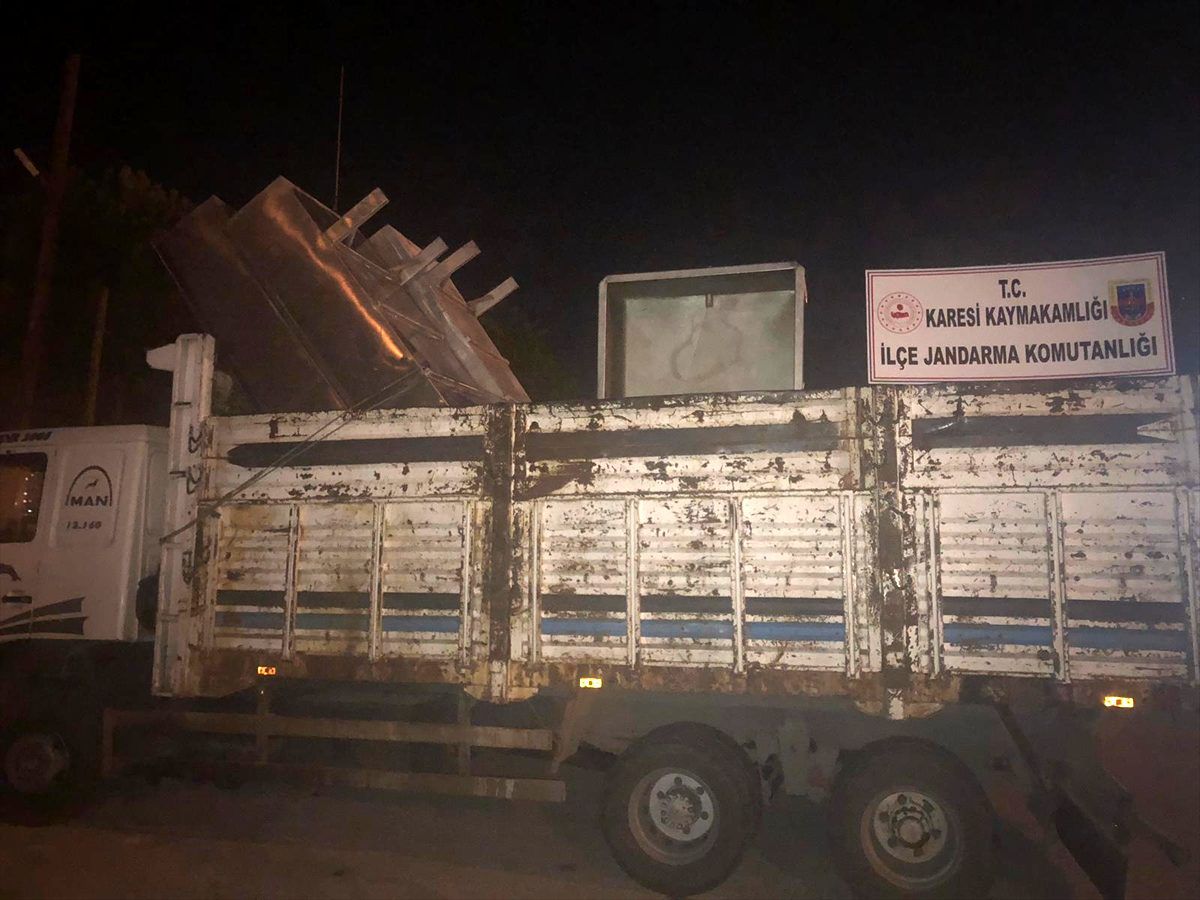 Balıkesir\'de süt ve peynir kazanlarını çalan 4 kişi tutuklandı