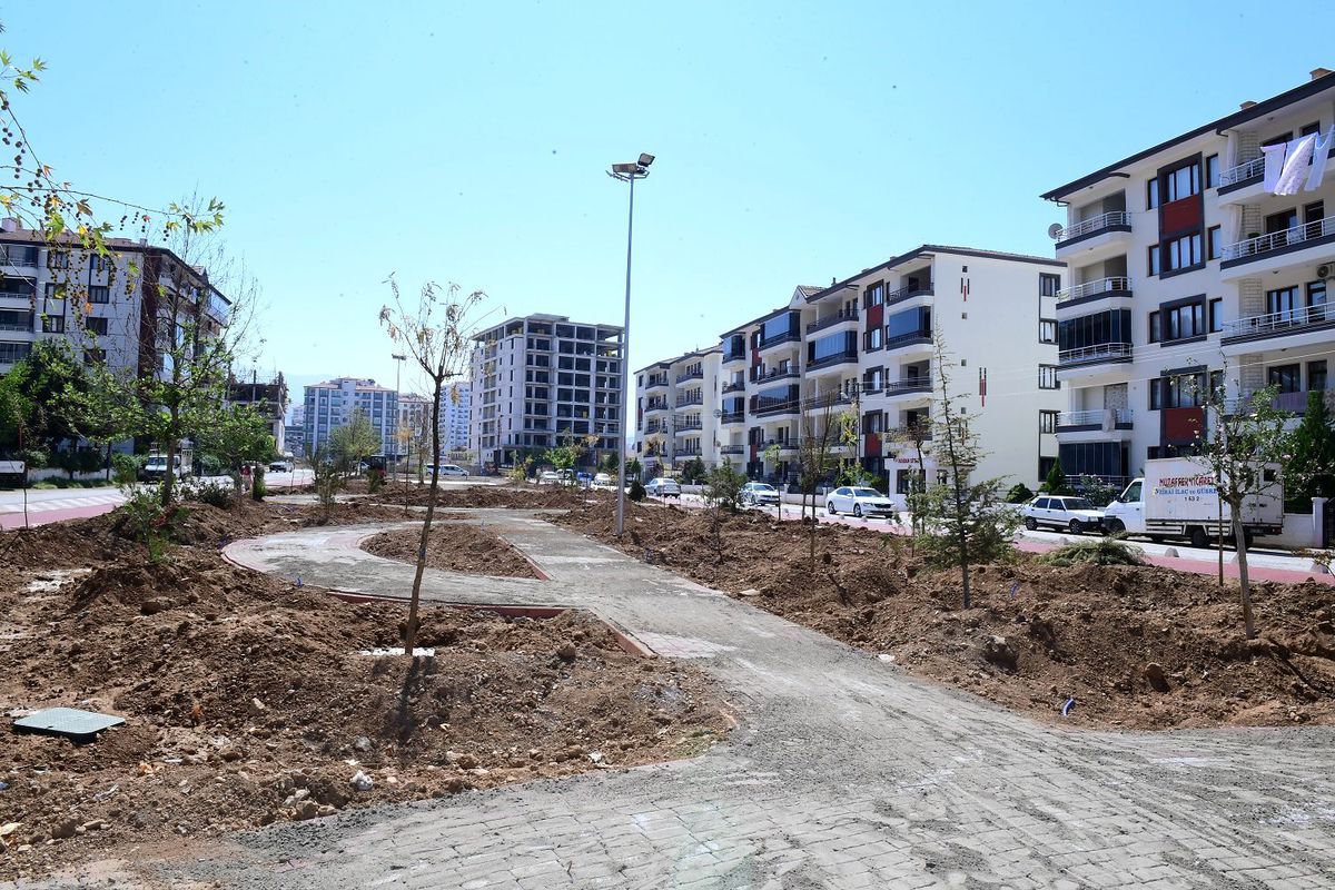 Başkan Çınar, Şehit Engin Tilbaç Parkındaki çalışmaları yerinde inceledi