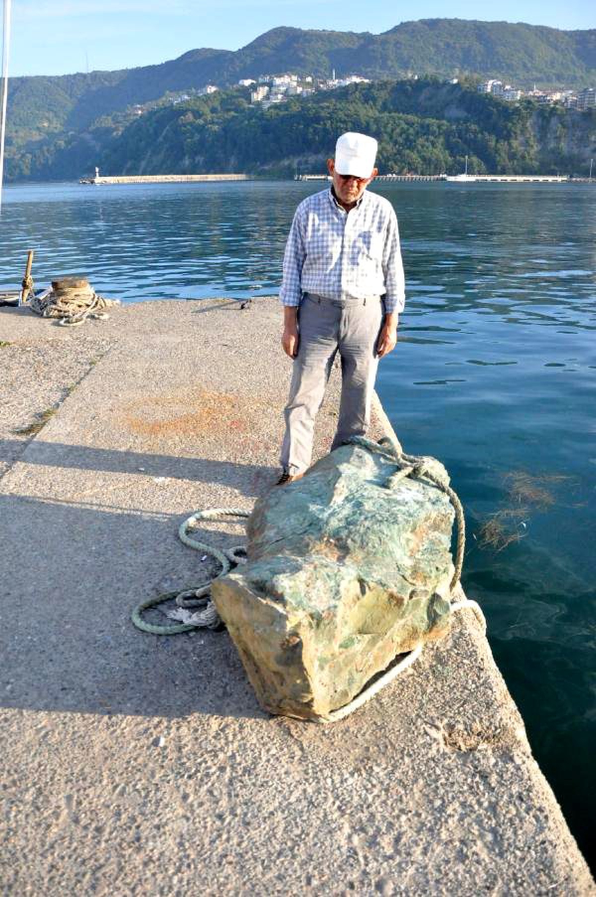 Denizden çıkan kaya için \'meteor\' iddiası