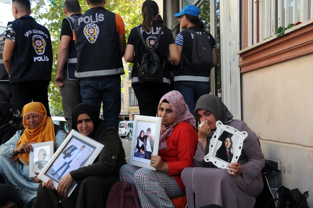 Diyarbakır annelerinin oturma eylemine destek