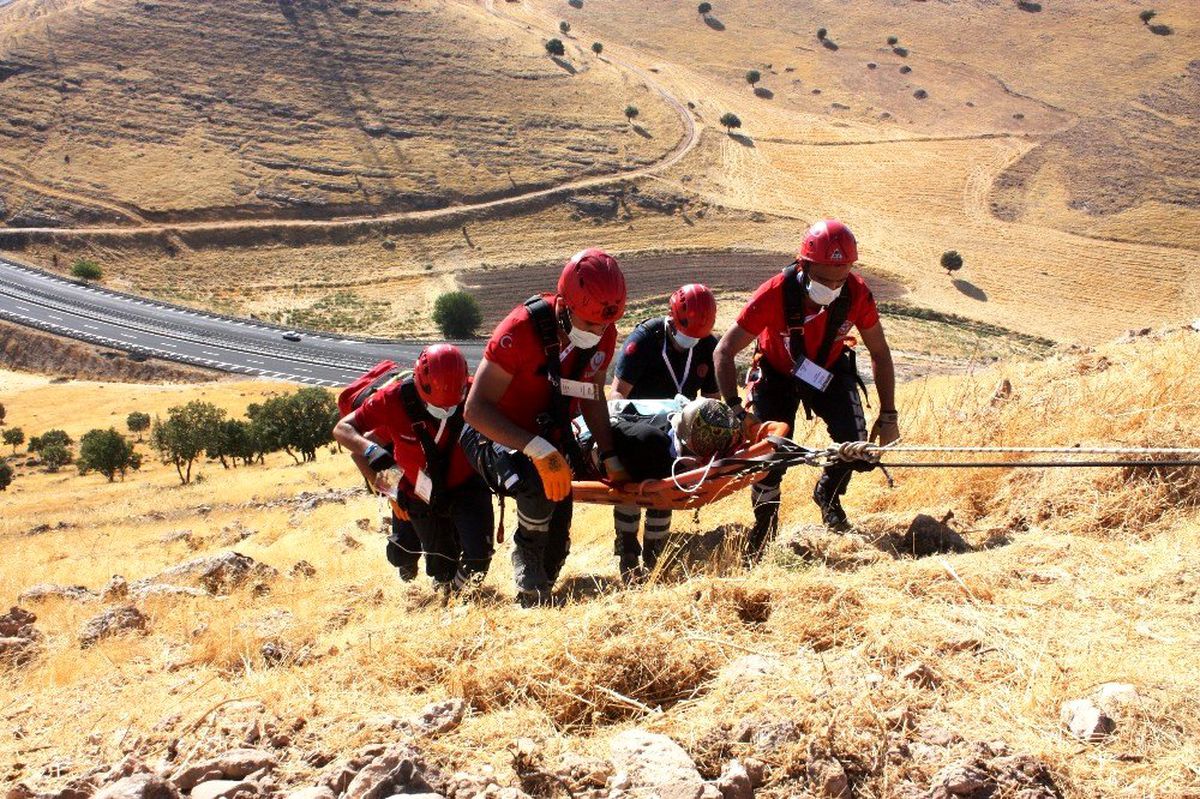 Diyarbakır\'da deprem tatbikatı gerçeği aratmadı