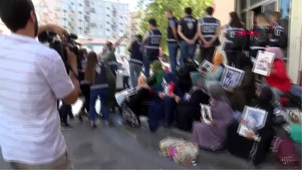 Diyarbakır hdp önündeki eylemde 25\'inci gün; aile sayısı 47 oldu