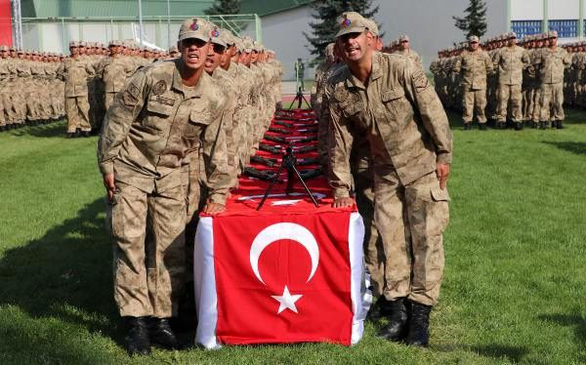 Eğitimini tamamlayan subay ve astsubay adayları yemin etti