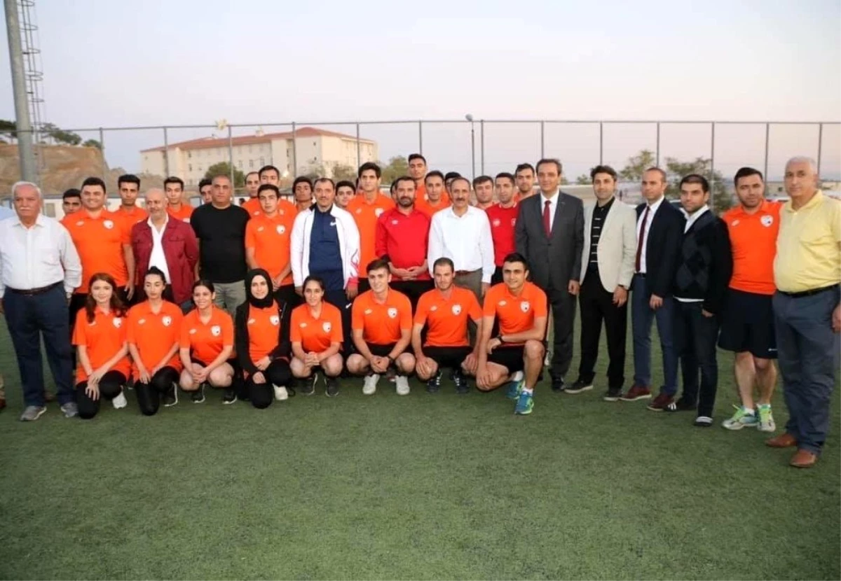 Elazığ\'da amatör spor kulüplerine 850 bin TL\'lik malzeme desteği