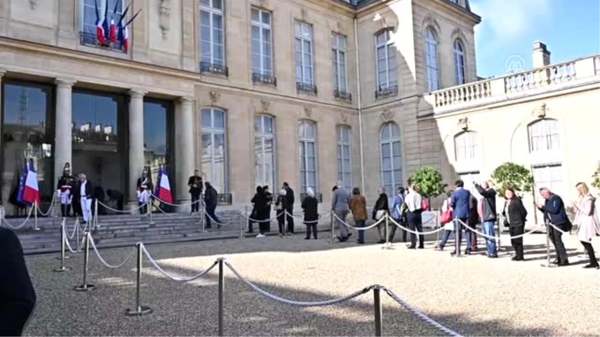 Elysee Sarayı\'nın kapıları, Chirac\'ı anmak isteyenler için açıldı
