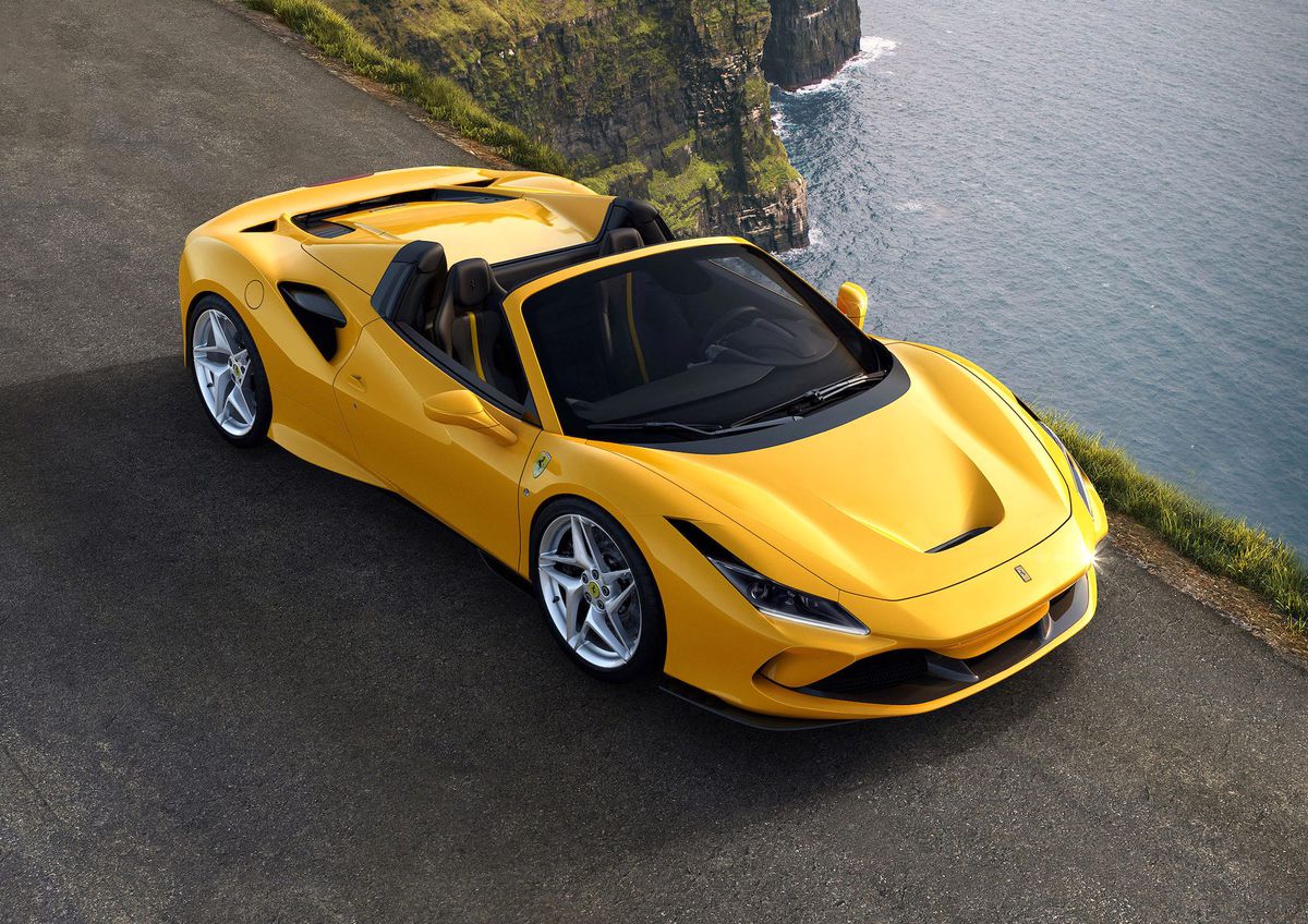 Ferrari\'den F8 Spider Sürprizi!