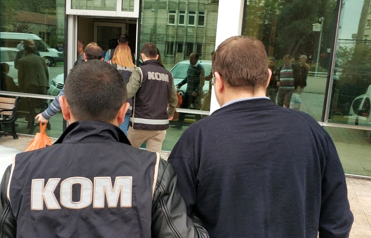 FETÖ\'den 1 avukat ve 3 ihraç komisere adli kontrol