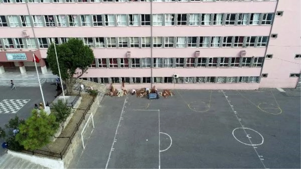 Hasar nedeniyle incelenen yenibosna ortaokulu havadan fotoğraflandı