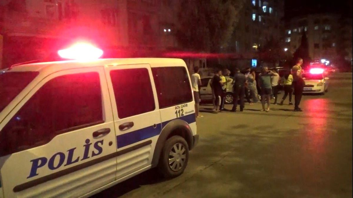 Hatay\'da motosiklet ağaca çarptı: 2 yaralı
