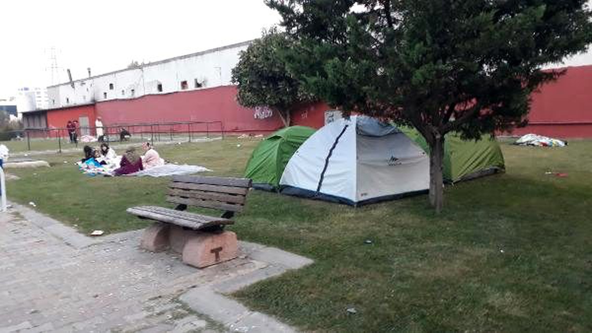 (havadan fotoğraflarla) bahçelievler\'de vatandaşlar geceyi dışarıda geçirdi