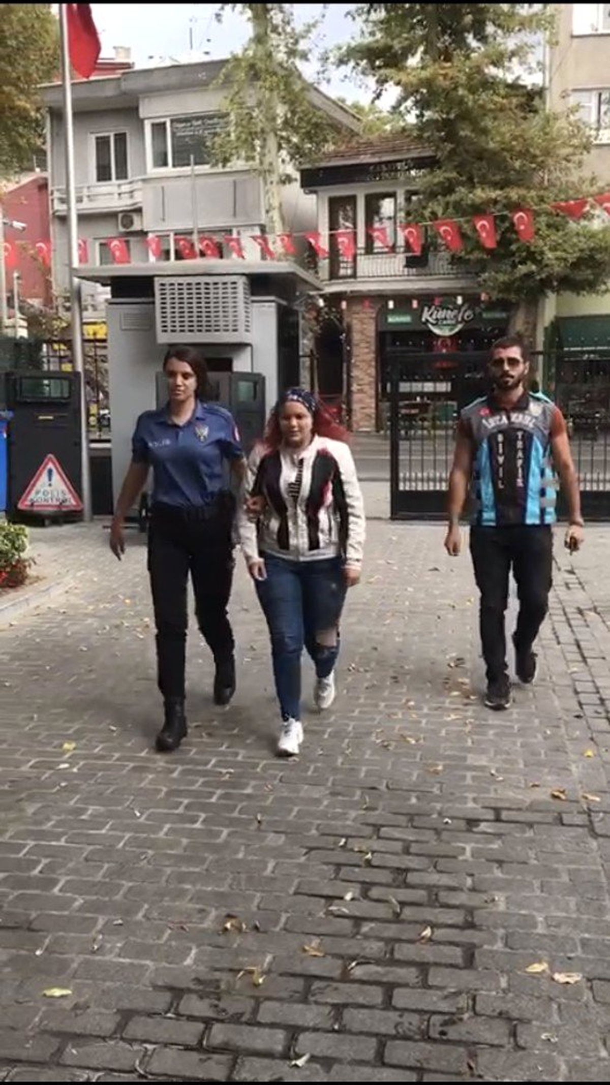 İstanbul\'da motosikletin üstünde dans eden kadın maganda yakalandı