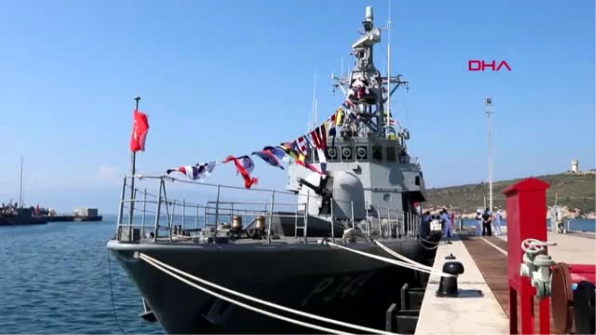 İzmir foça\'da deniz kuvvetleri günü\'nde savaş gemileri ziyarete açıldı