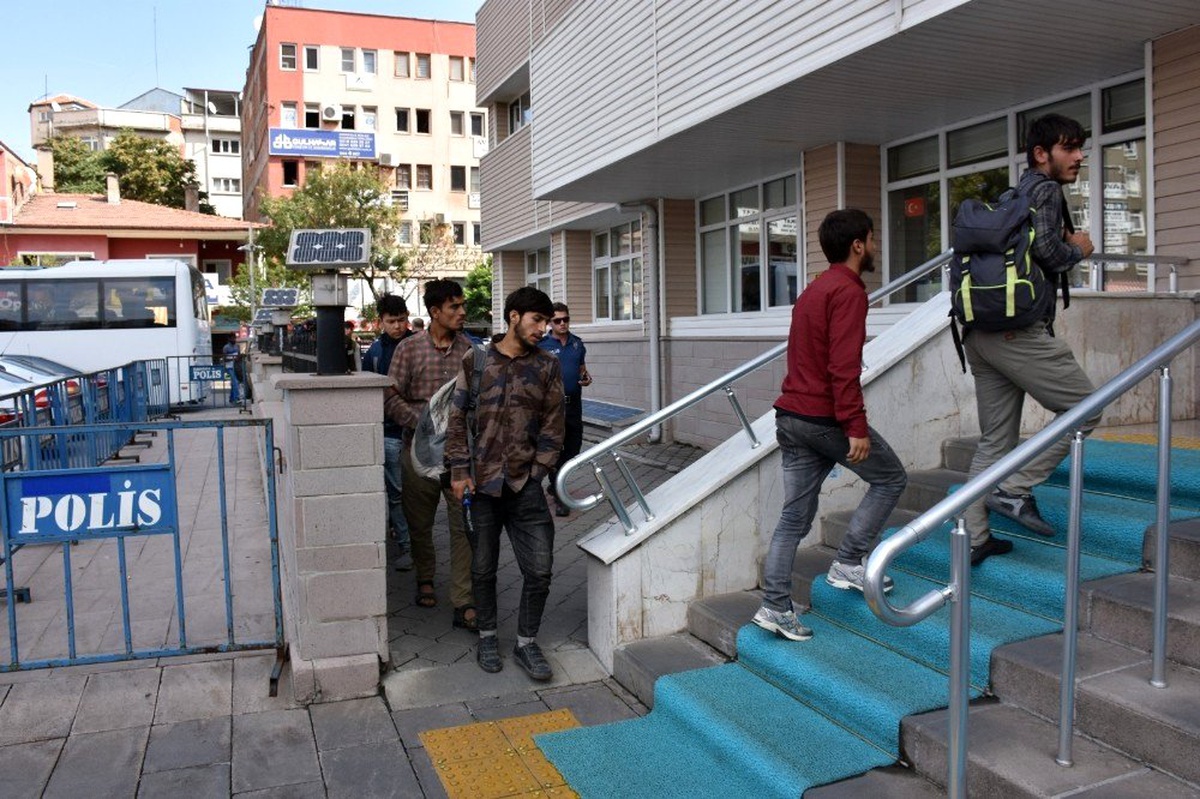 Kaçak göçmenleri \'İstanbul\' diyerek Kırıkkale\'ye bıraktılar