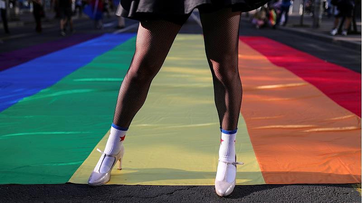 Katar 2022: LGBTİ+ bireyler ülkenin \'adetlerine\' uymak şartıyla Dünya Kupası\'na buyursunlar