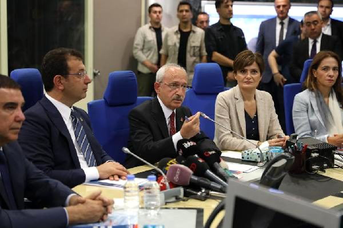 Kılıçdaroğlu akom\'da deprem hakkında bilgi aldı