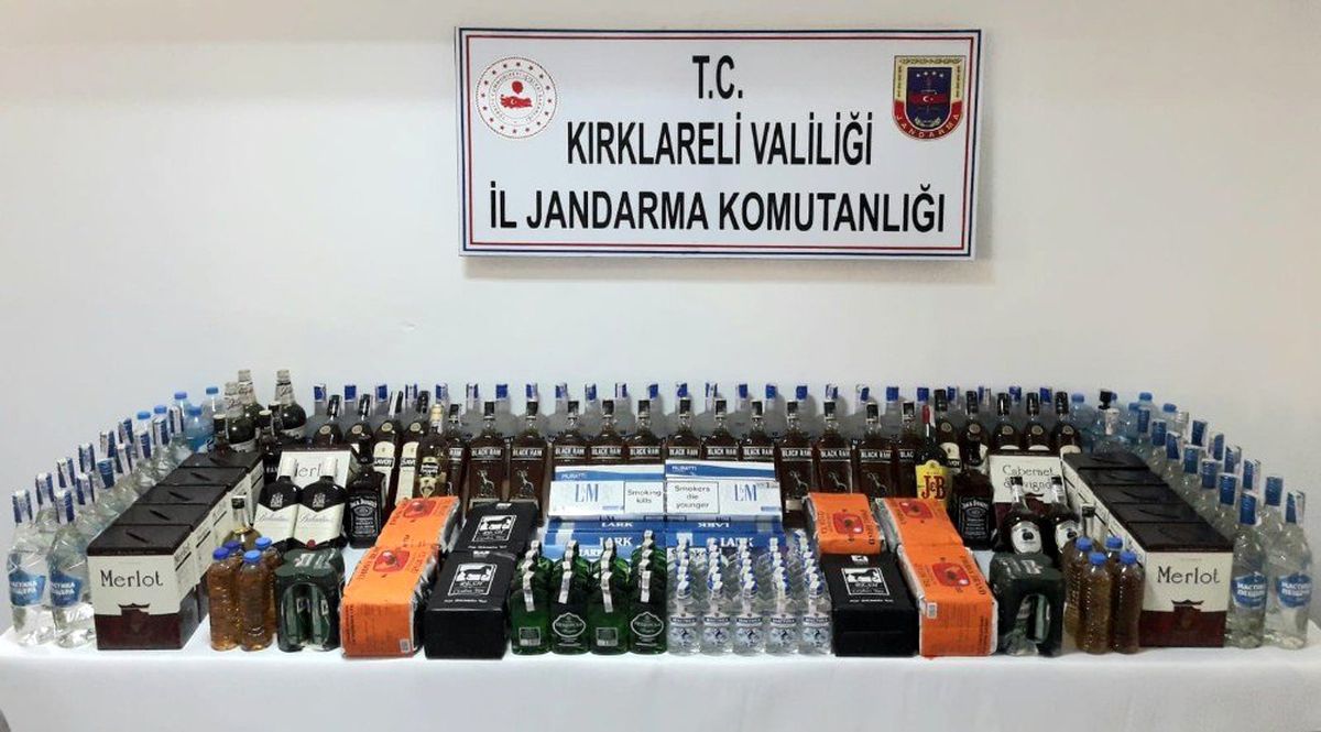 Kırklareli\'nde 191 litre kaçak içki ile 150 paket sigara ele geçirildi