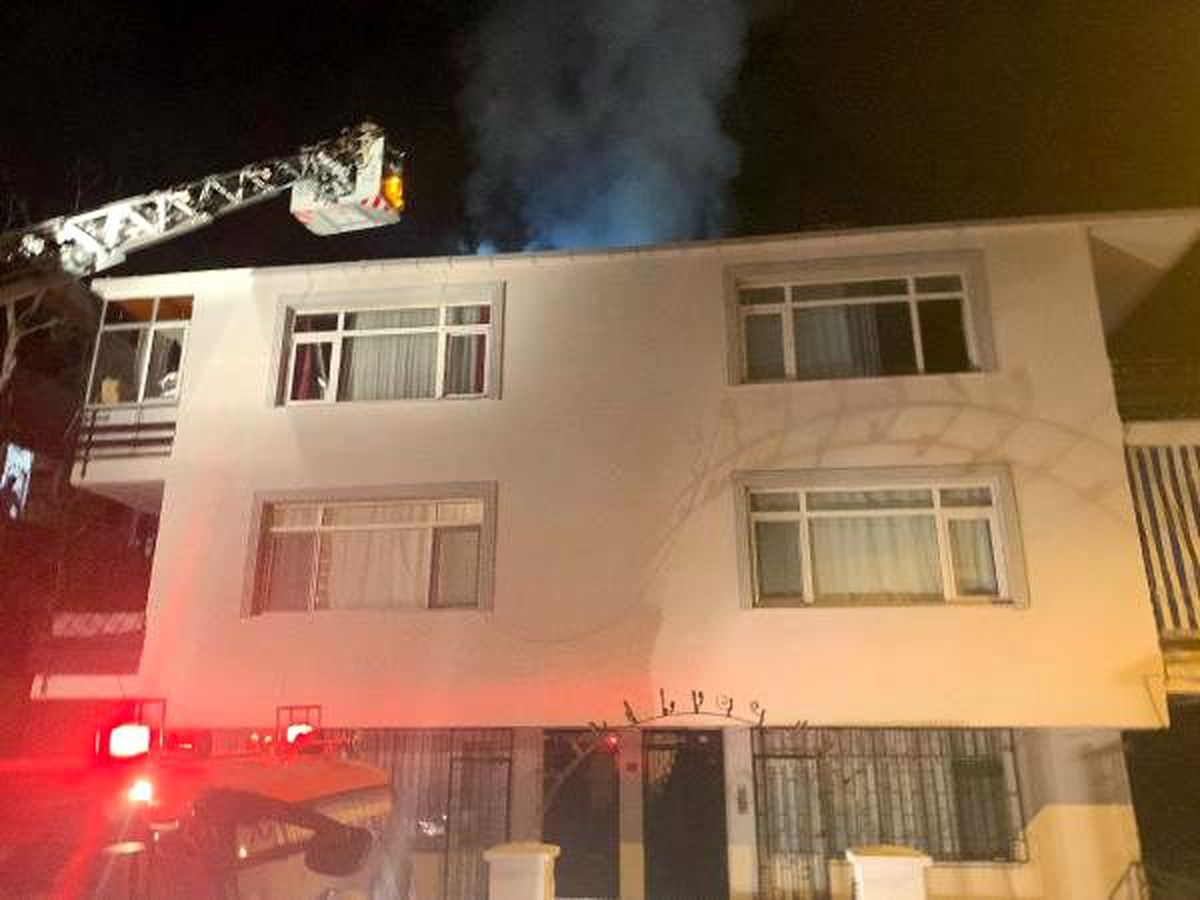 Maltepe\'de korkutan çatı yangını