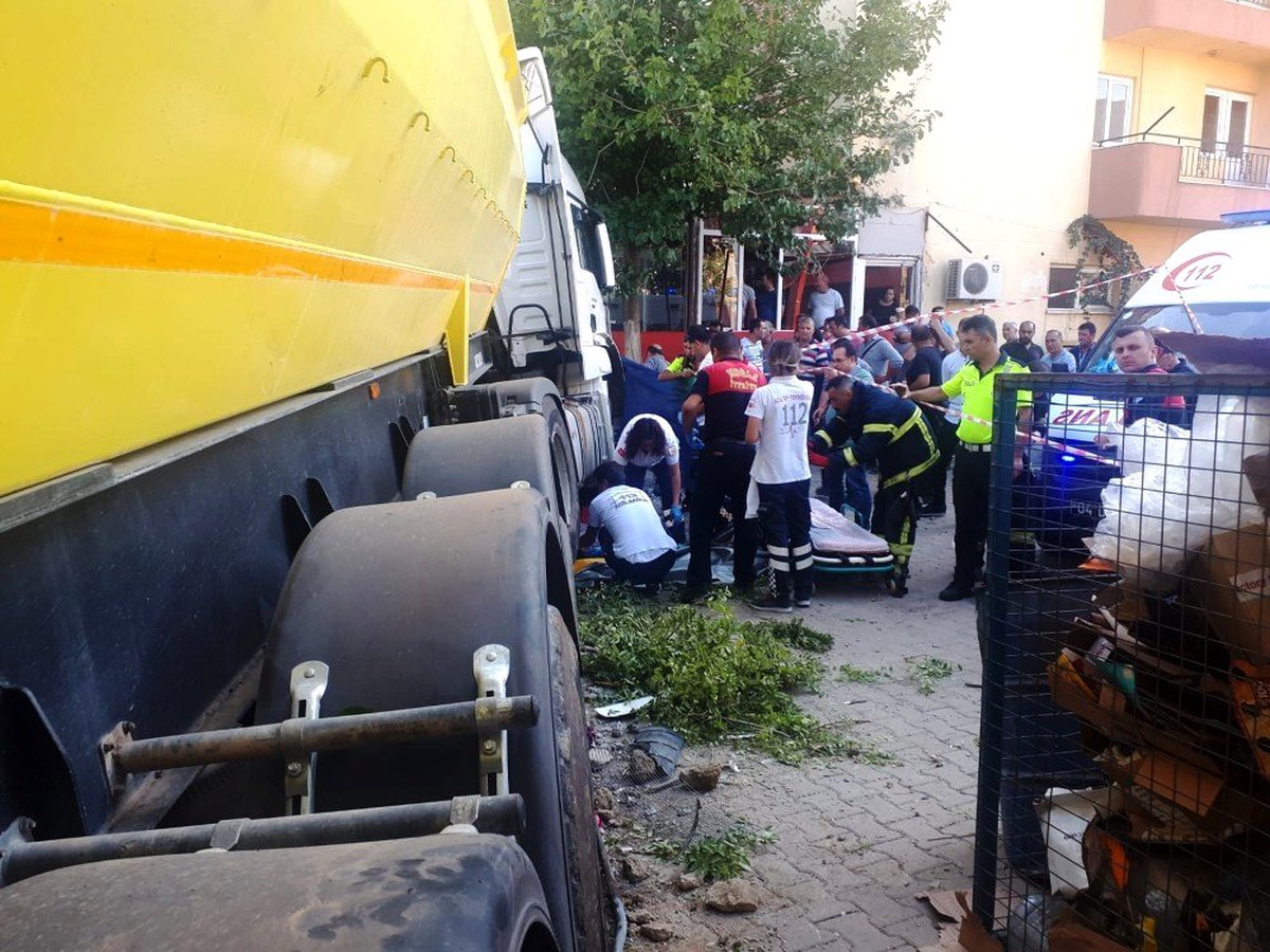 Milas\'ta kontrolden çıkan tır etrafı savaş alanına çevirdi: 1 ölü