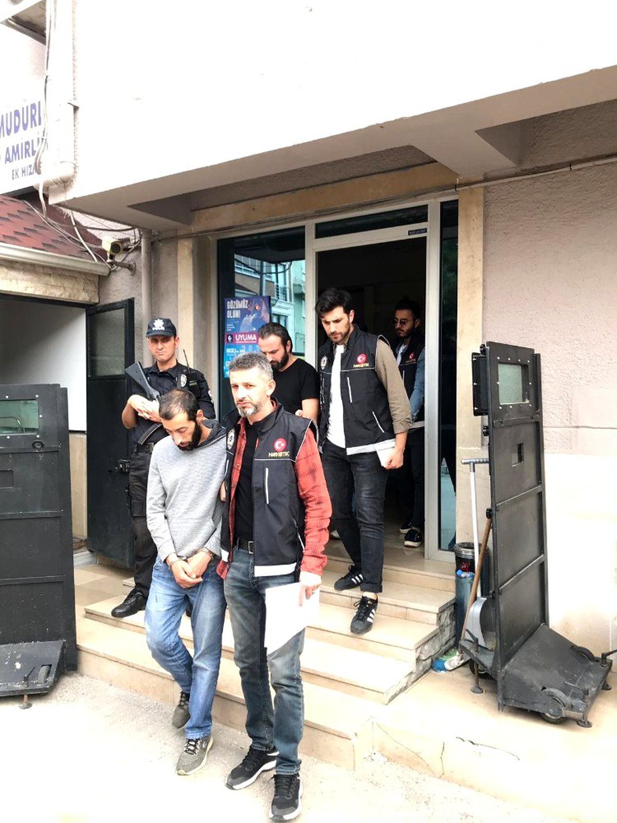 Mustafakemalpaşa\'da 4 kilogram uyuşturucu ele geçirildi