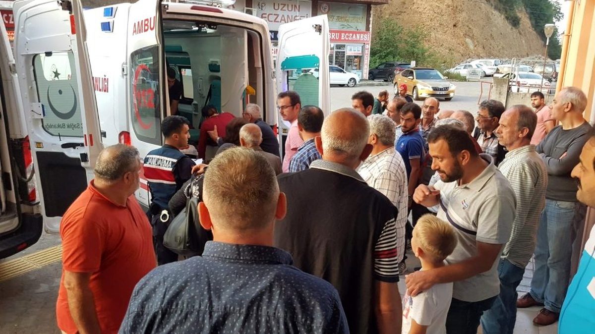 Öğrenci servisi ile iş makinesi çarpıştı: 11 yaralı
