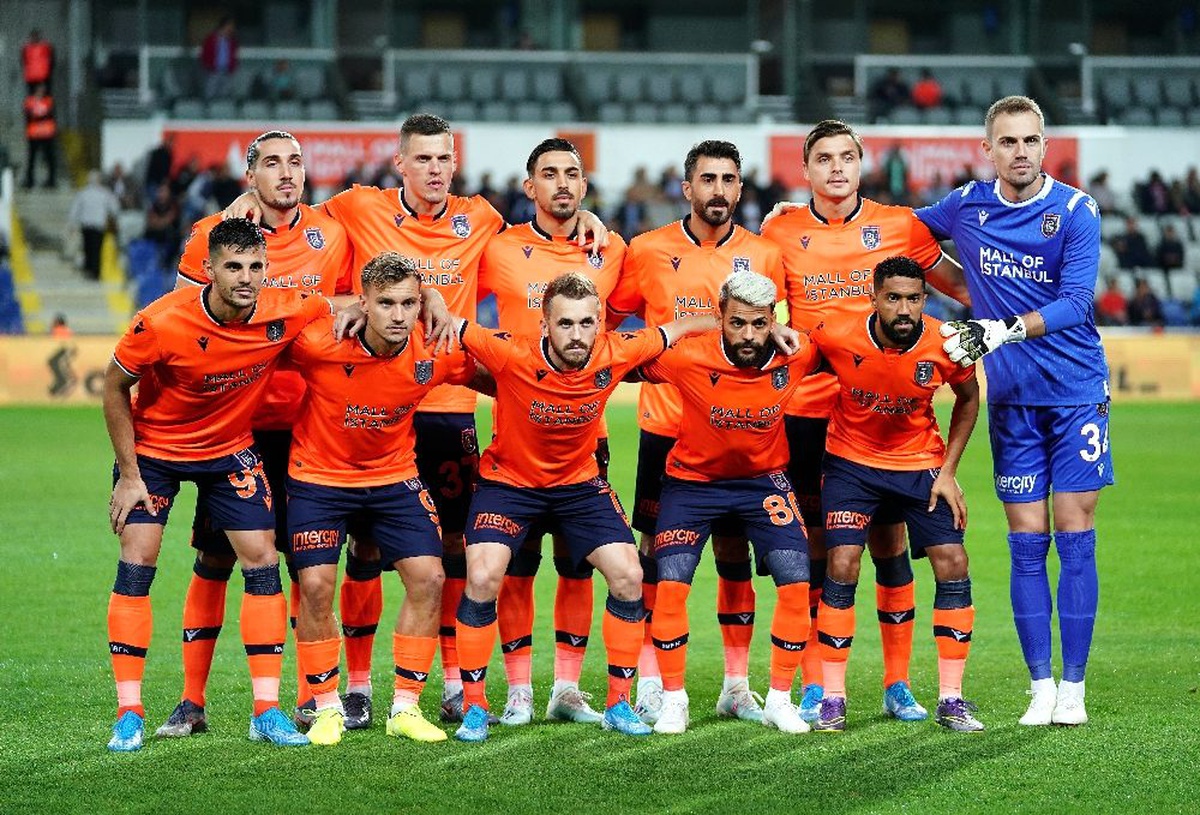 Okan Buruk, Beşiktaş maçının 11\'ini bozmadı