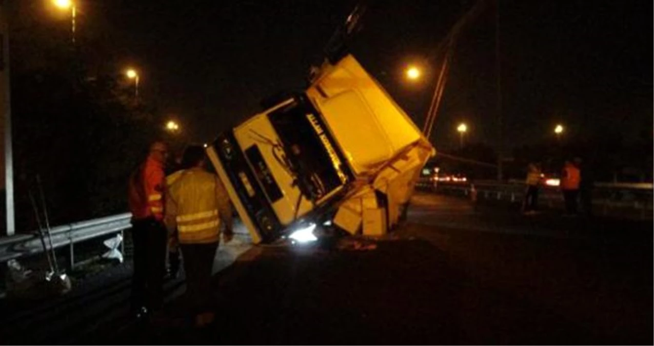 Otoyol kapandı, 15 kilometre araç kuyruğu oluştu