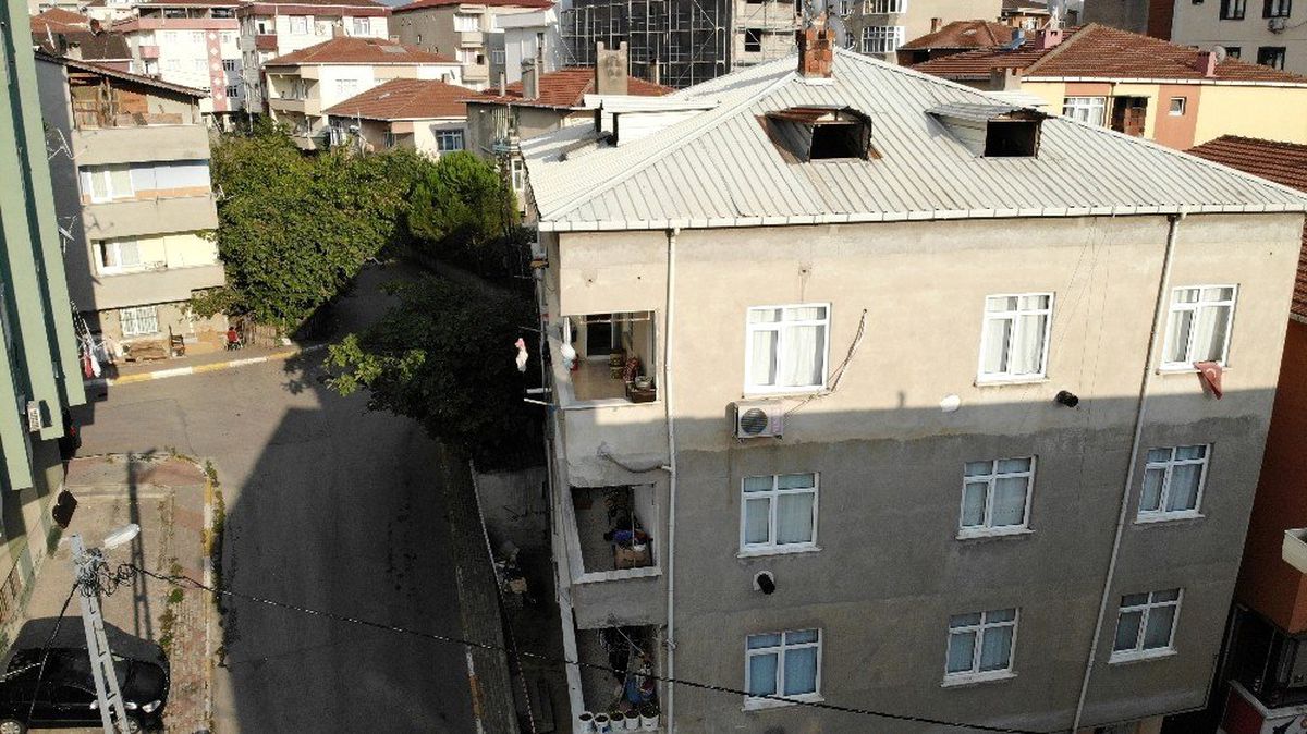 Pendik\'te tahliye edilen bina havadan görüntülendi