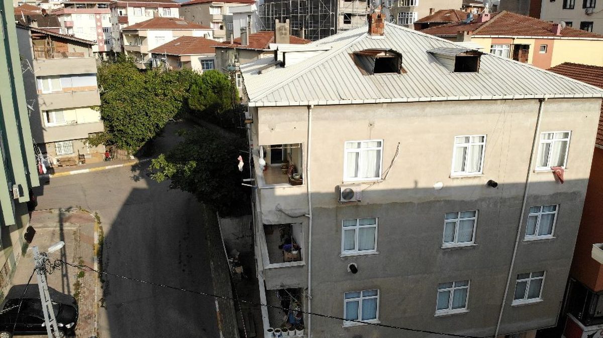 Pendik\'te tahliye edilen bina havadan görüntülendi