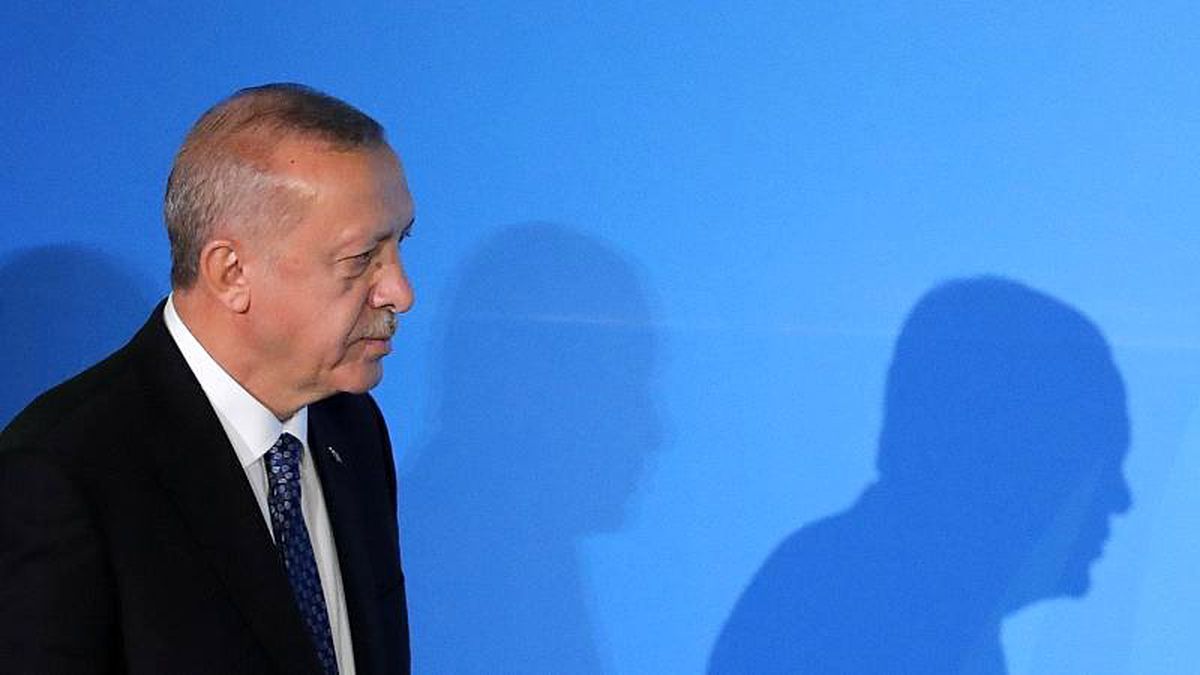Reuters: Erdoğan\'ın partisinde üye sayısı giderek azalırken, muhalifler artıyor; güç kaybı sürecek