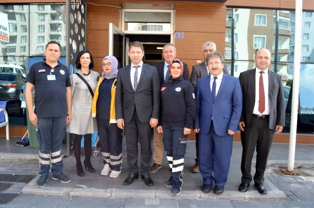 Türkiye genelinde 5 bin 400 ambulans ve 17 ambulans helikopter