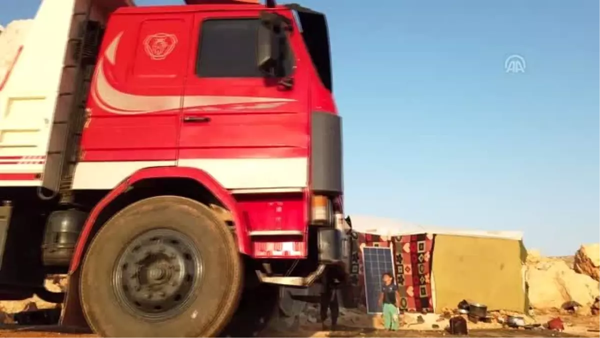 Yerinden edilen 72 yaşındaki Suriyeli geçinmek için taş kırıyor (2)