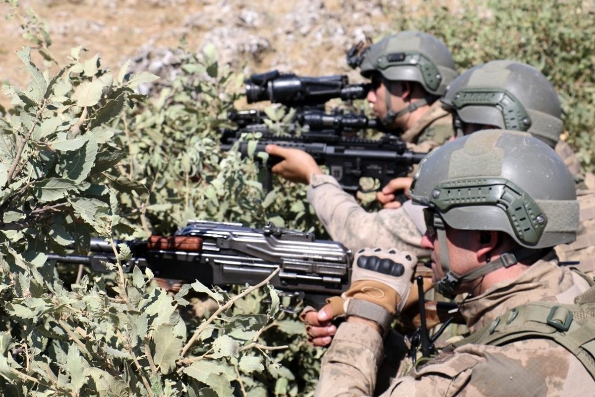 Yüksekova\'da PKK\'ya ait yaşam malzemesi ele geçirildi