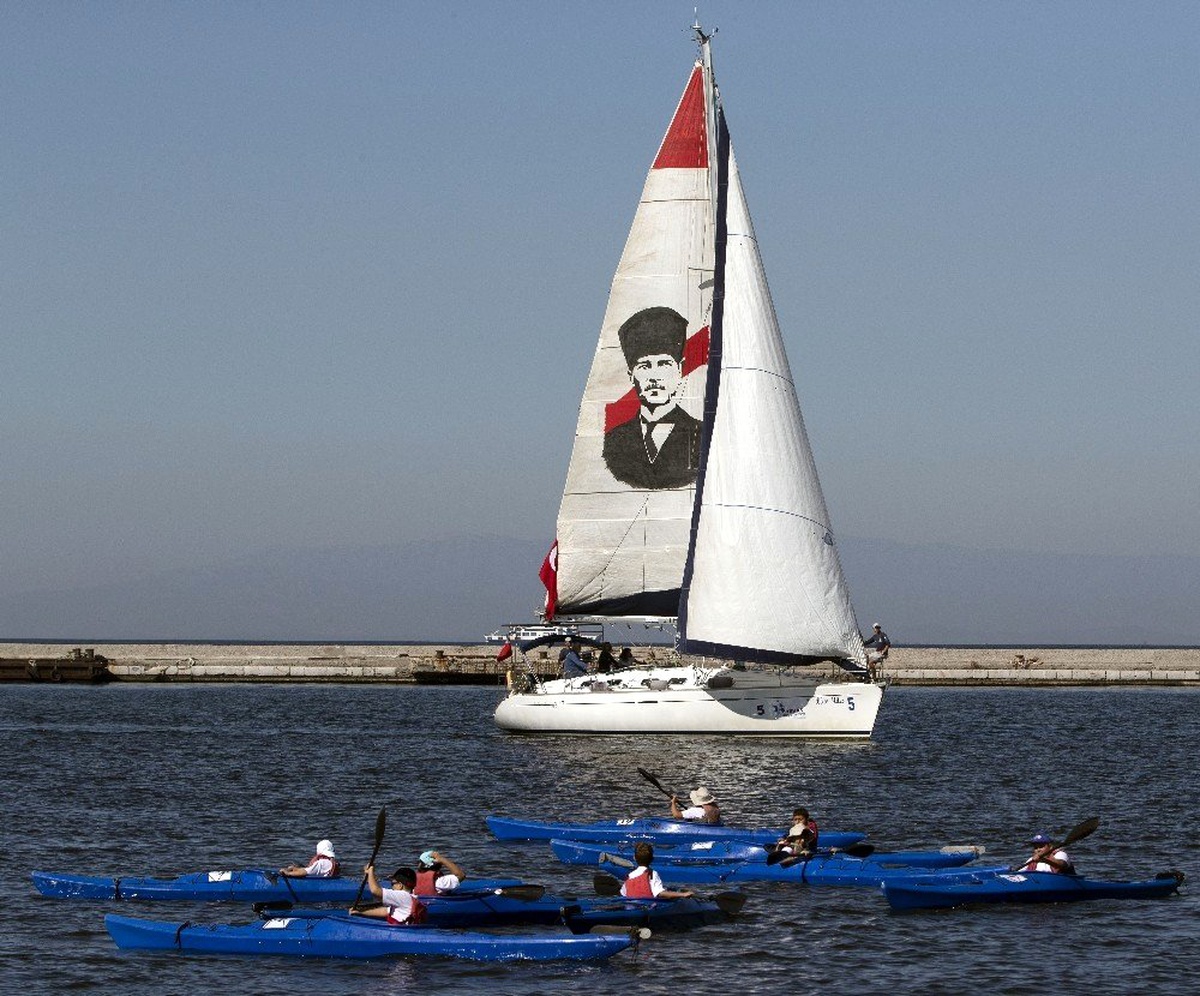 3. İzmir Körfez Festivali yelken yarışlarıyla başladı