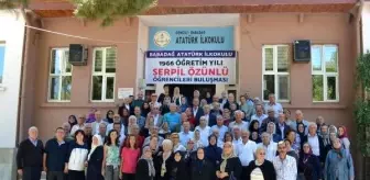 53 yıl sonra mezun oldukları okulda buluştular