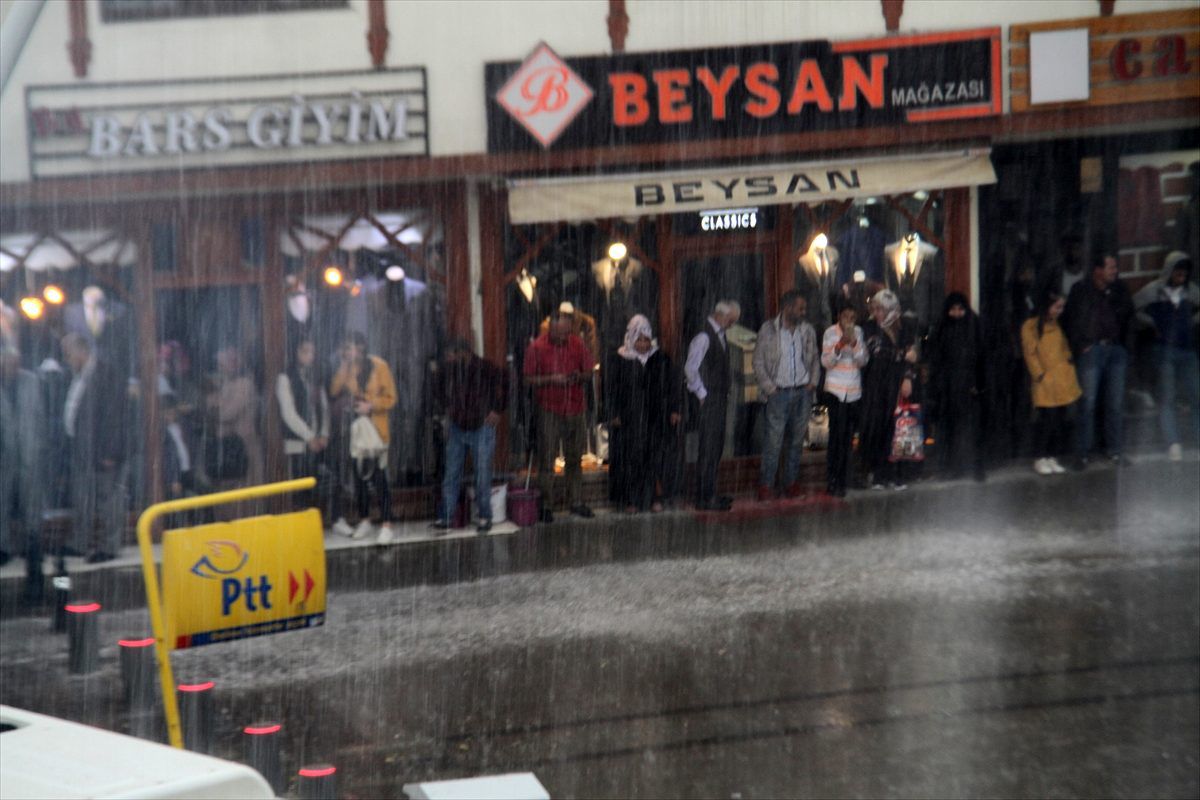 Ağrı\'da sağanak etkili oldu