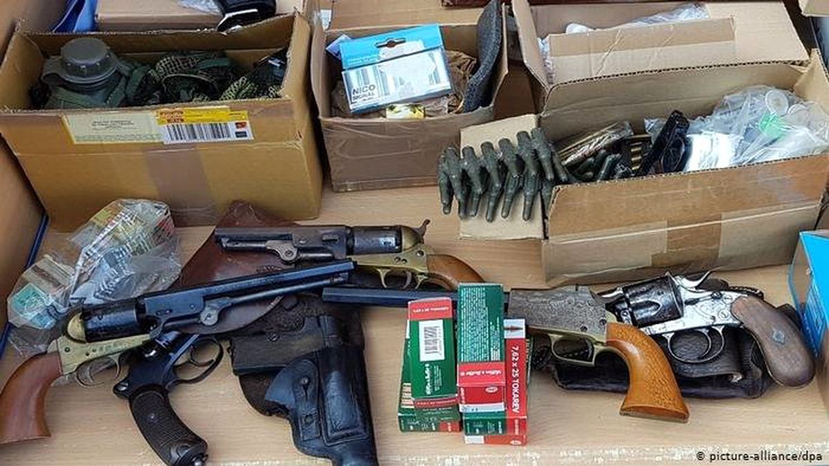 Almanya\'da aşırı sağcı gruplarda silahlanma artıyor