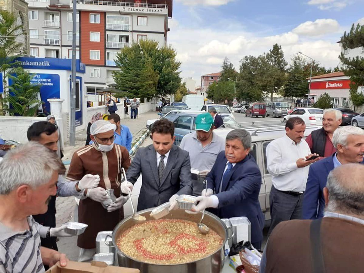 Altıntaş Belediyesi\'nden aşure ikramı
