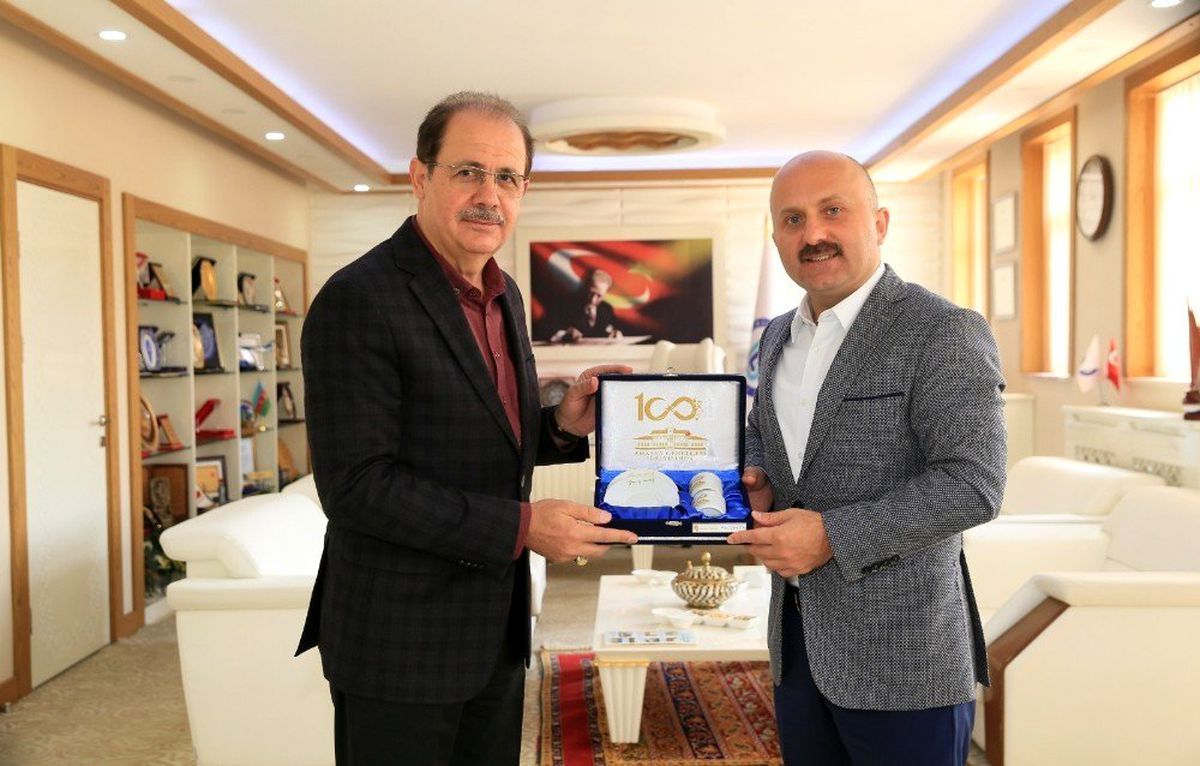 Amasya Valisi Varol\'dan Rektör Coşkun\'a ziyaret