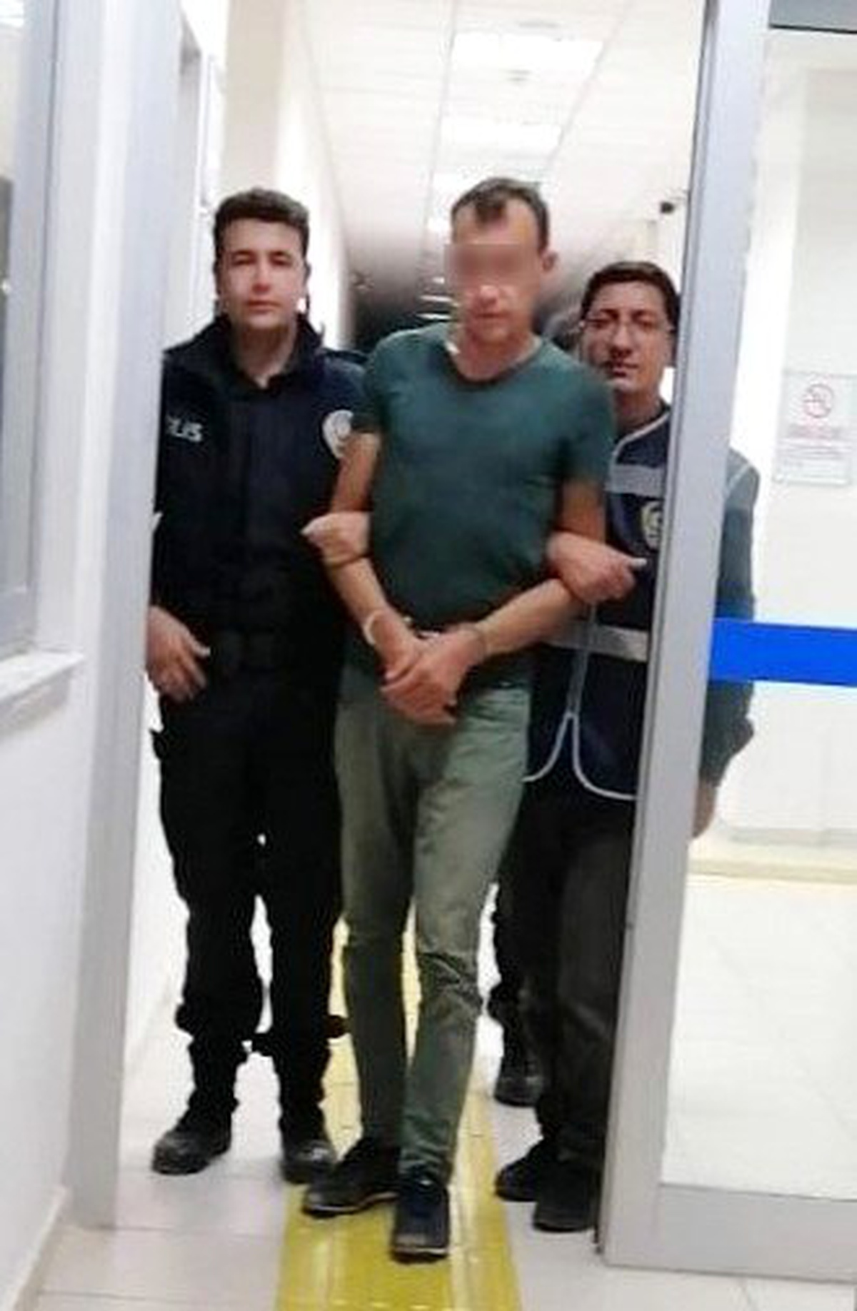 Arkadaşlarıyla birlikte babasının koyunlarını çaldı