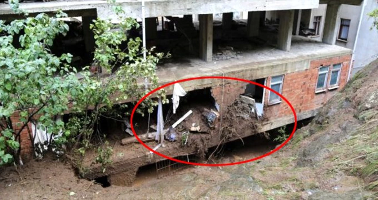 Artvin\'deki selde evini çamur basan aile, iki dakikayla ölümden döndü