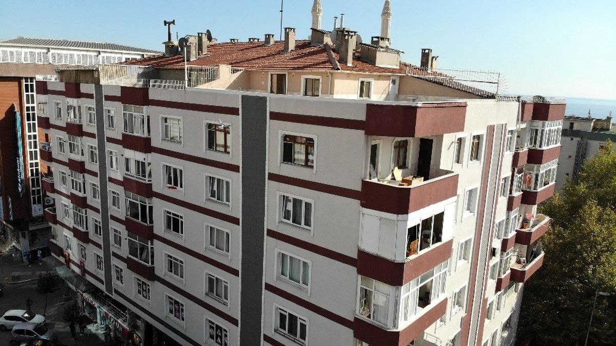 Avcılar\'da depremde hasar gören 3 bloklu bina için tahliye kararı
