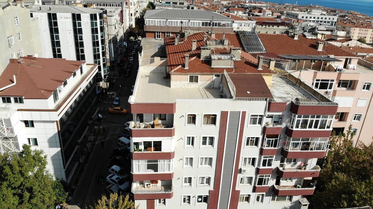 Avcılar\'da depremde hasar gören 3 bloklu bina için tahliye kararı