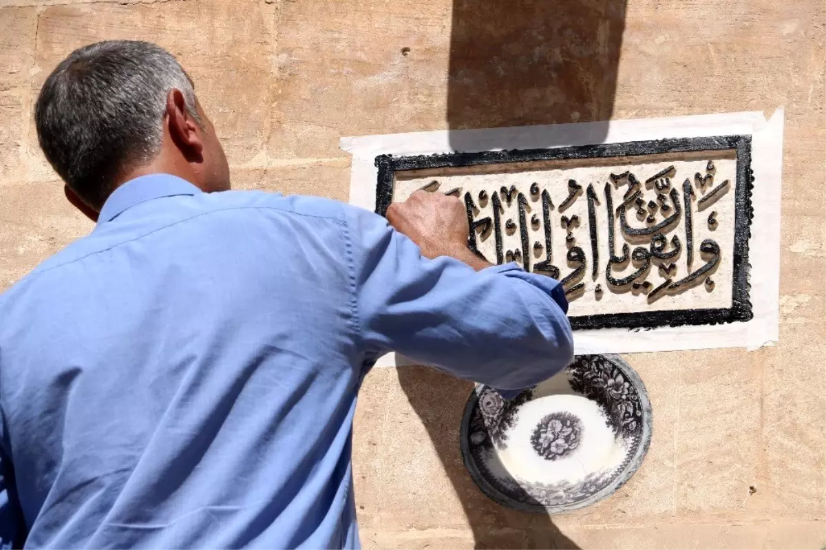 Balıklıgöl\'ün kaybolmaya yüz tutmuş tarihi kitabeleri onarılıyor