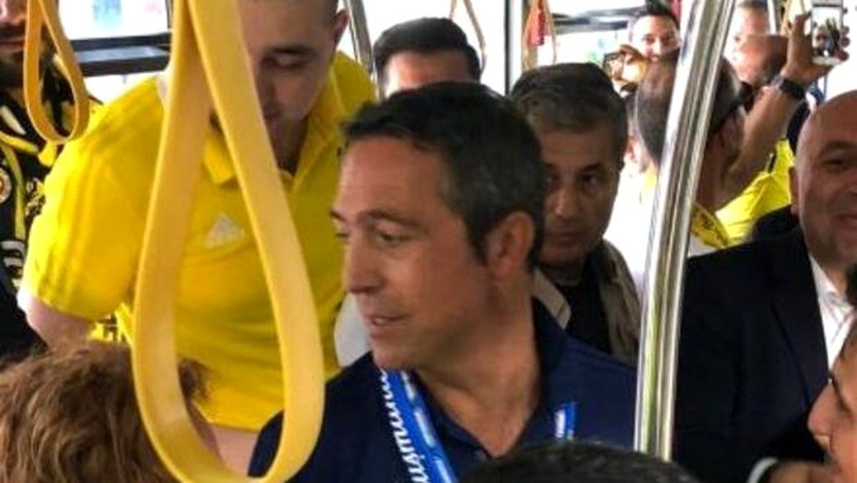 Başkan Ali Koç deplasman otobüsünde!