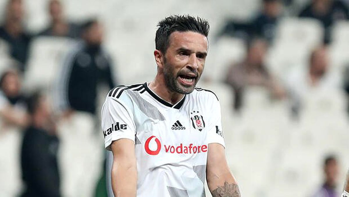 Beşiktaş\'ta flaş Gökhan Gönül kararı