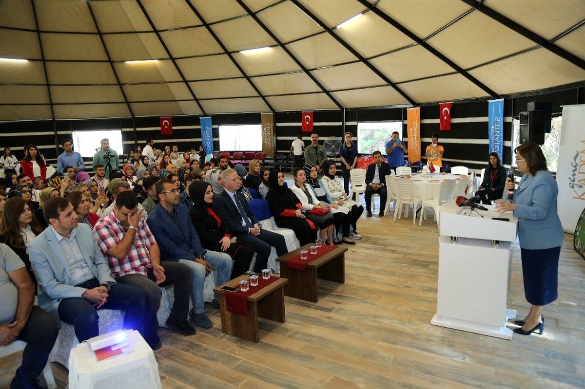 Büyükşehir\'in ev sahipliğinde gençlik çalıştayı toplandı