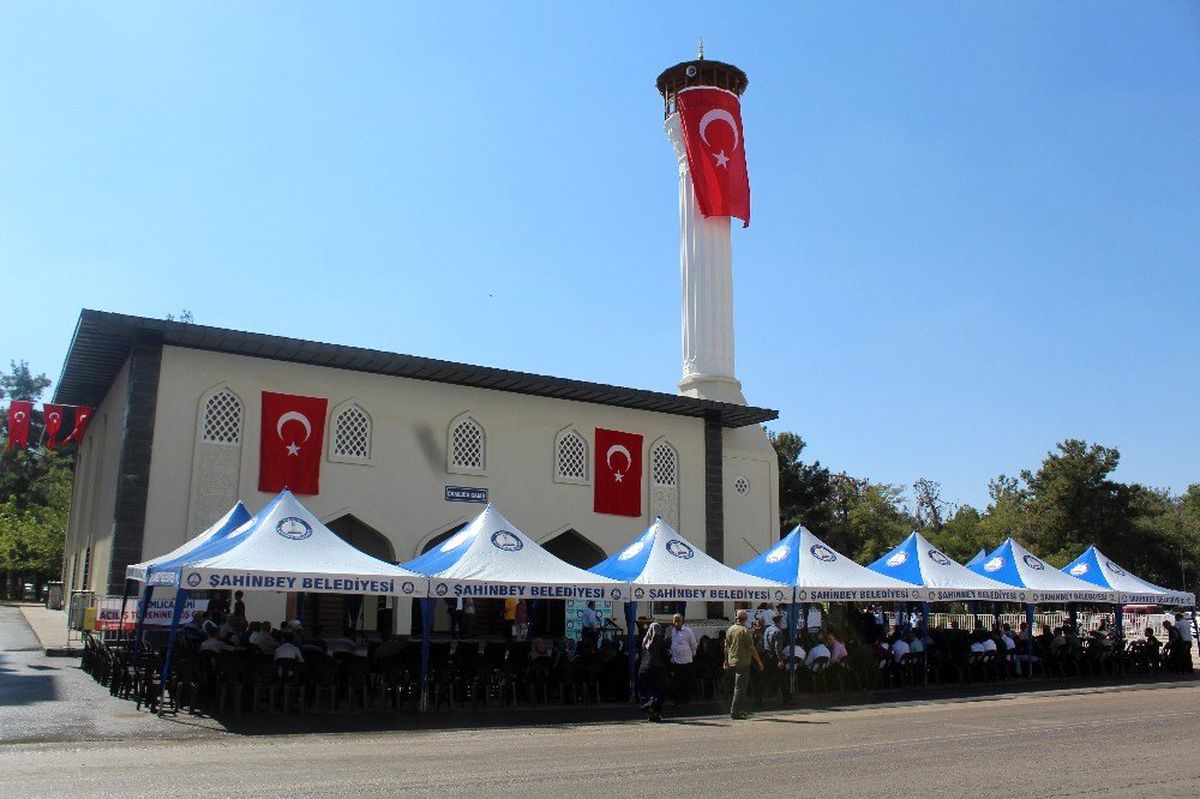 Çamlıca Camii ibadete açıldı